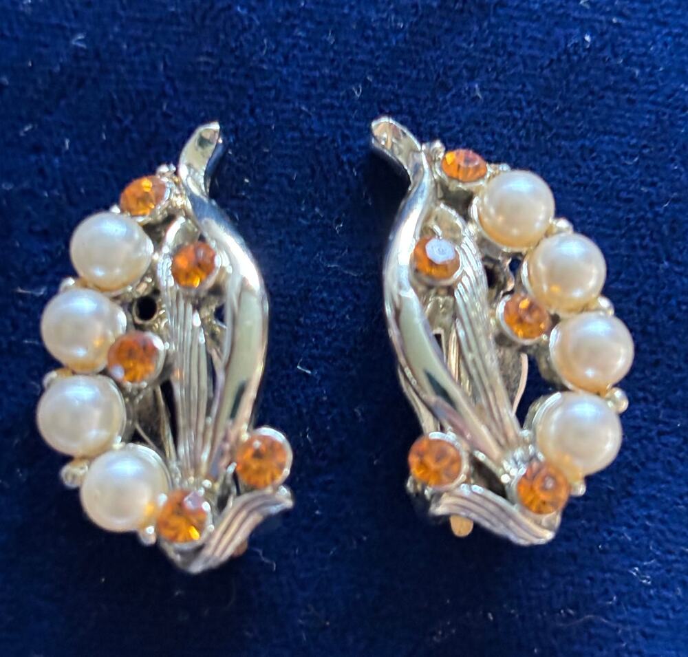 Vintage Earrings Gold Tone Pearls Amber Gemstones Clip On Stylized leaf Design